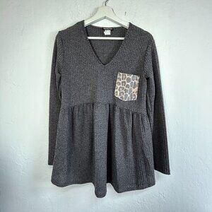 Heimish USA Womens Small V-Neck Long Sleeve Tunic Top with Leopard Pocket Gray